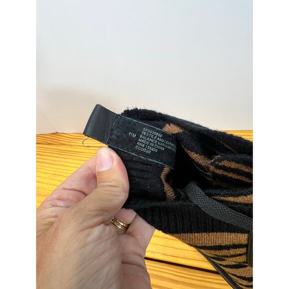 Sofft Women’s 11
Knit Tiger Stripe Combat Boots Lace-Up Chunky Sole Ne - Picture 5 of 5